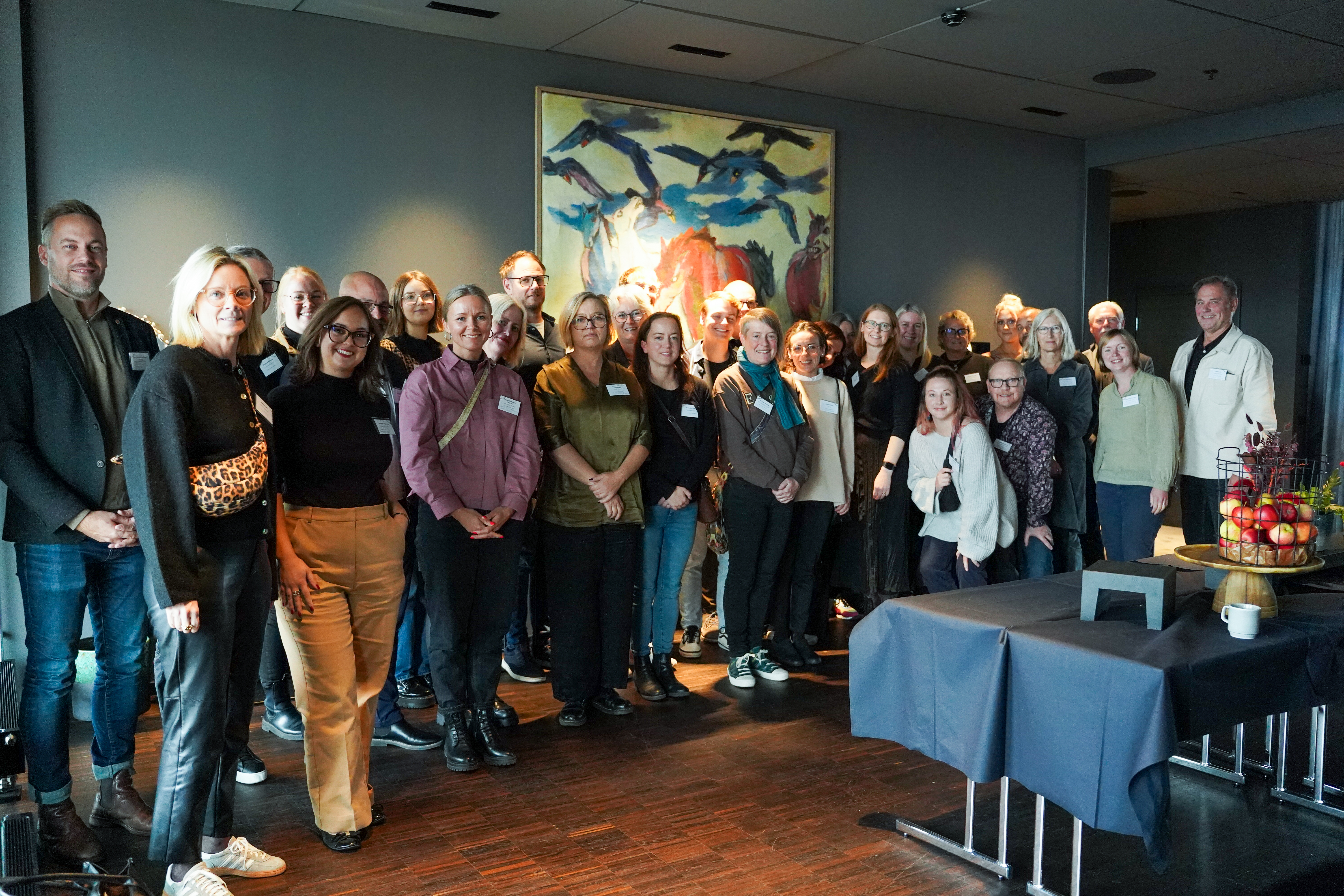 Alt for mange kasserede tekstiler ender på deponi eller forbrænding. SorTex-projektet vil øge mængden af tekstilaffald, der indsamles og genbruges eller genanvendes. Projektets overordnede fokusområder er analyse og tests af indsamlings- og forsorteringsmetoder, udvikling af bæredygtige forretningsmodeller for tekstilaffald samt udvikling af strategianbefalinger, som kan gavne kommuner og samfundet mere overordnet.