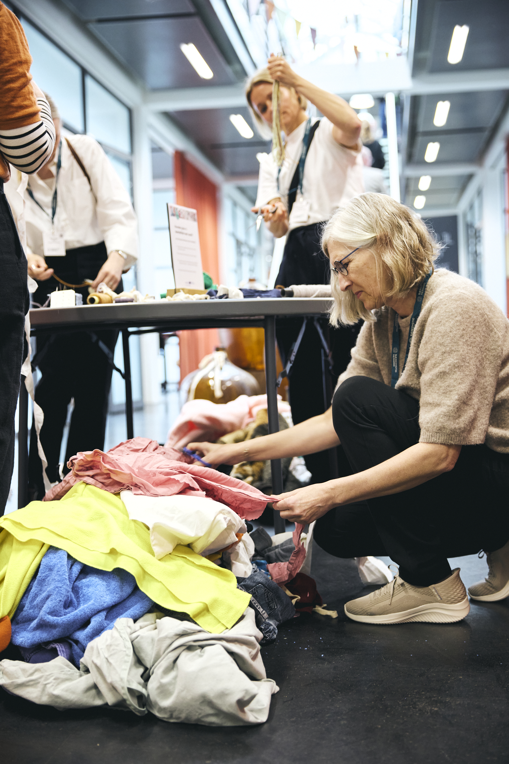 Hvordan skaber vi værdi af tekstilaffald? Deltag i en praksisnær workshop, hvor vi sammen udforsker, hvordan tekstile strømme kan omsættes til bæredygtige og rentable forretningsmodeller.